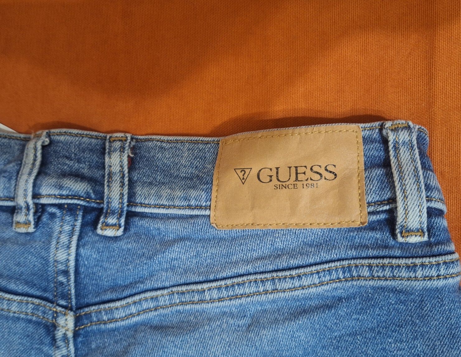 Маркови дънки Guess