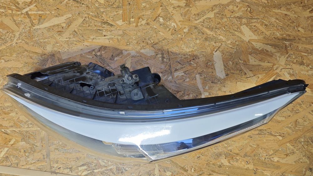 Ляв фар за КИА Сиид KIA Seed 2013-2018