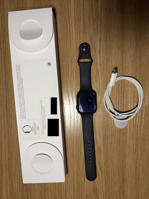 Продаётся apple watch 7. Цвет чёрный в отличном состоянии.