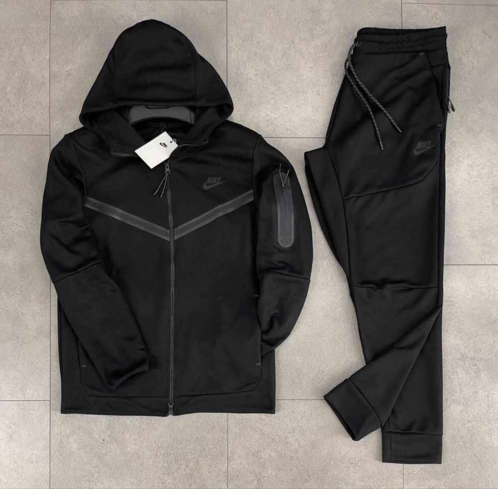 Топ Цена само 70лв. Екип Nike Tech Fleece