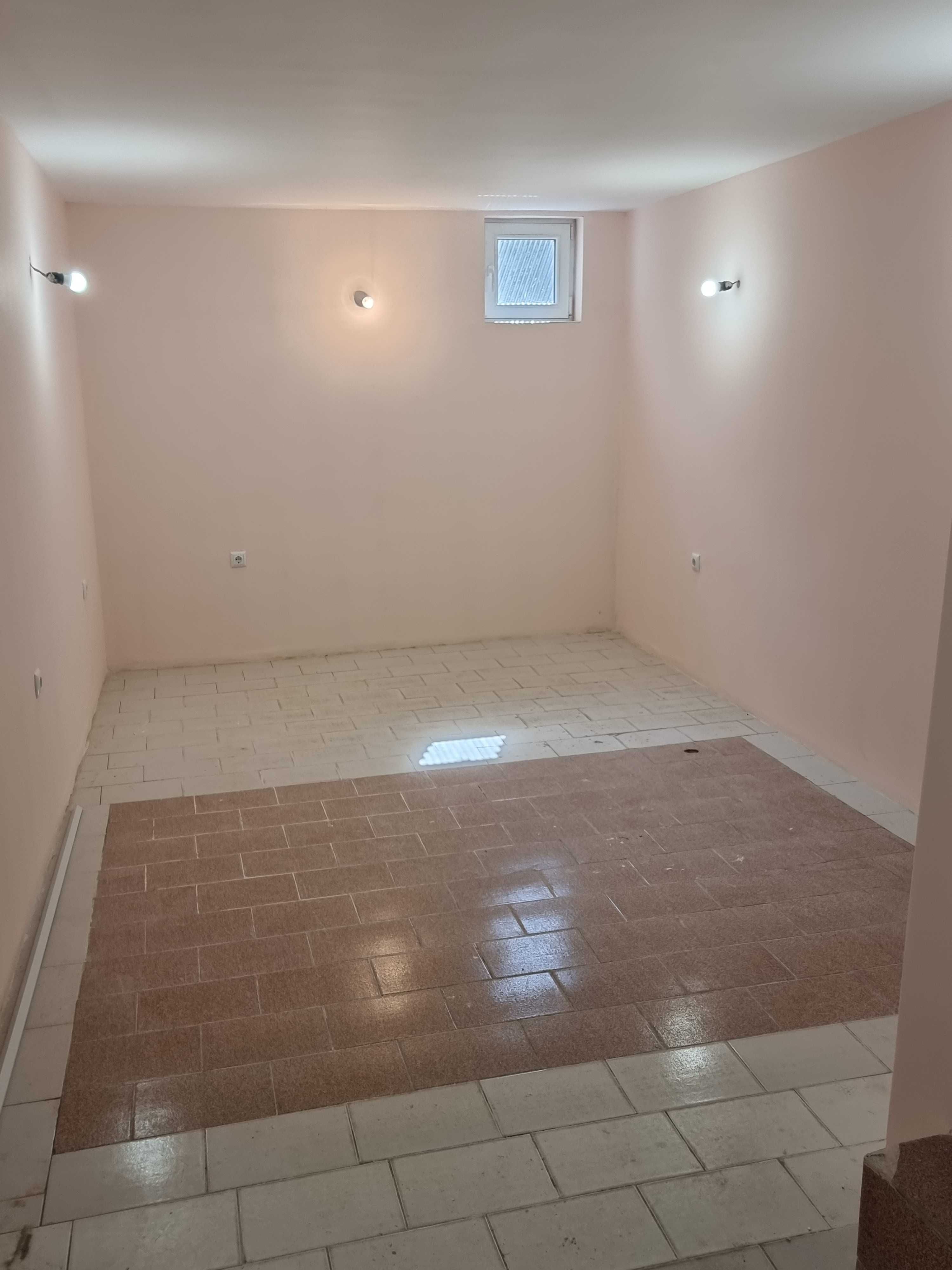 42-Продава се партерен офис в кв. Абритус!