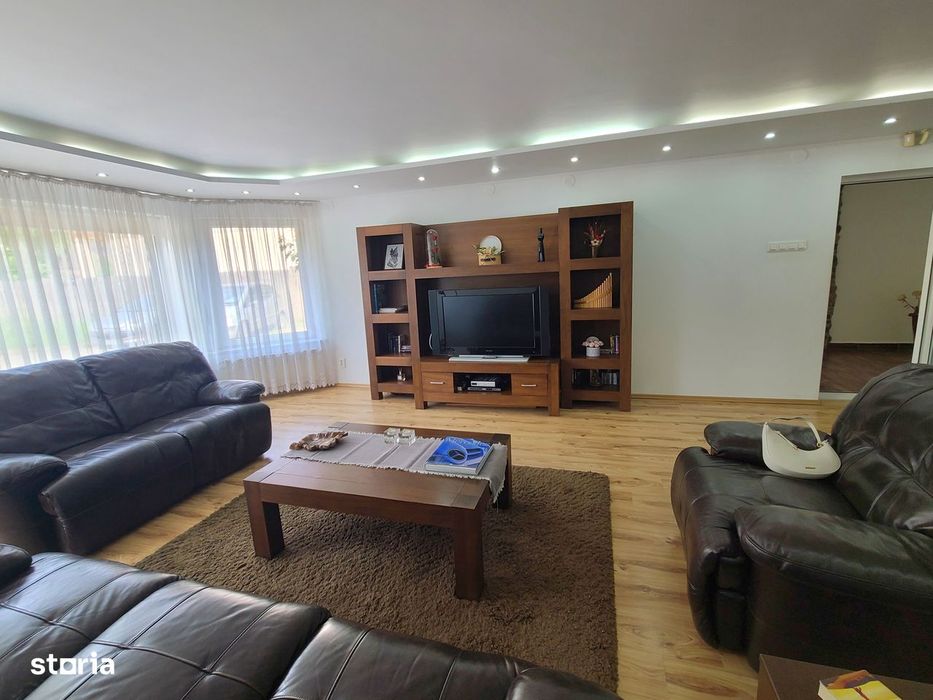 Vand casa superba Corunca