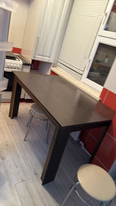 Продам кухонный стол в хорошем состоянии