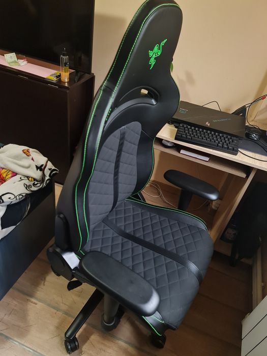 Scaun gaming razer