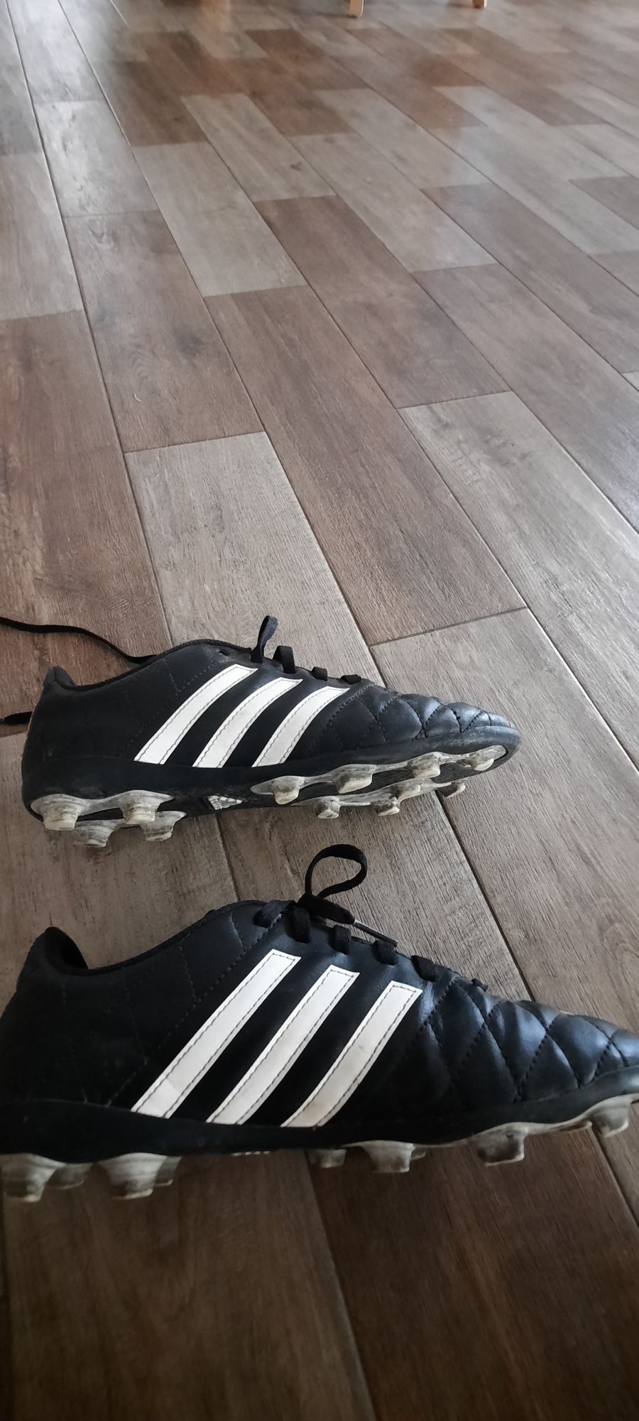 Vând ghete de fotbal Adidas