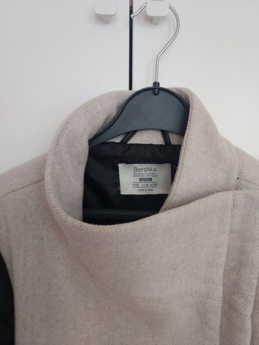 Geaca Bershka, marimea M