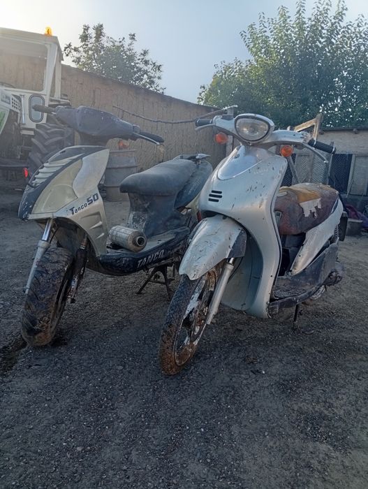 Vând urgent 2 scutere defecte
