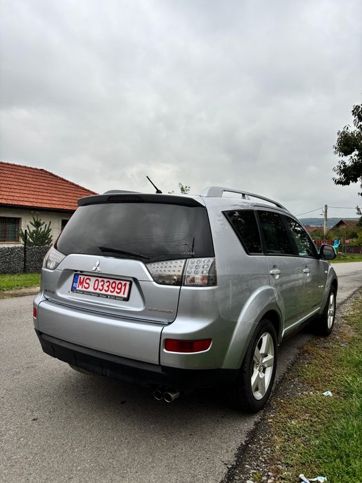 Mitsubishi Outalnder