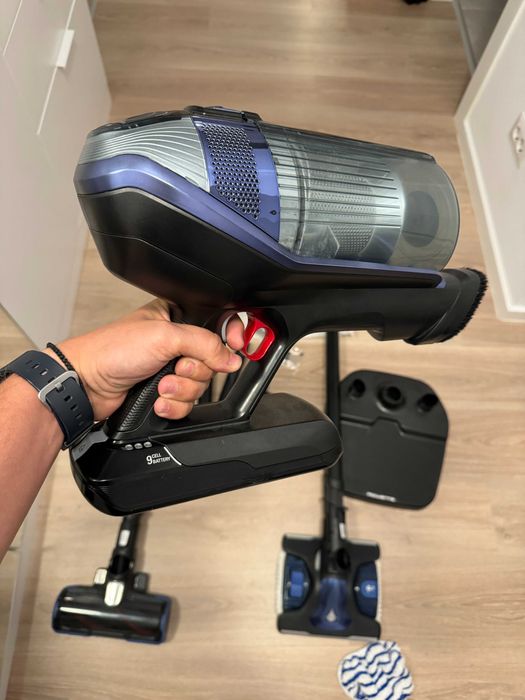 Aspirator vertical fara fir Rowenta, varianta Aqua. Aspira si spala!