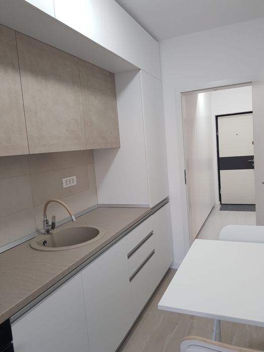 Garsoniera de inchiriat 5 min metrou - loc de parcare-piscina