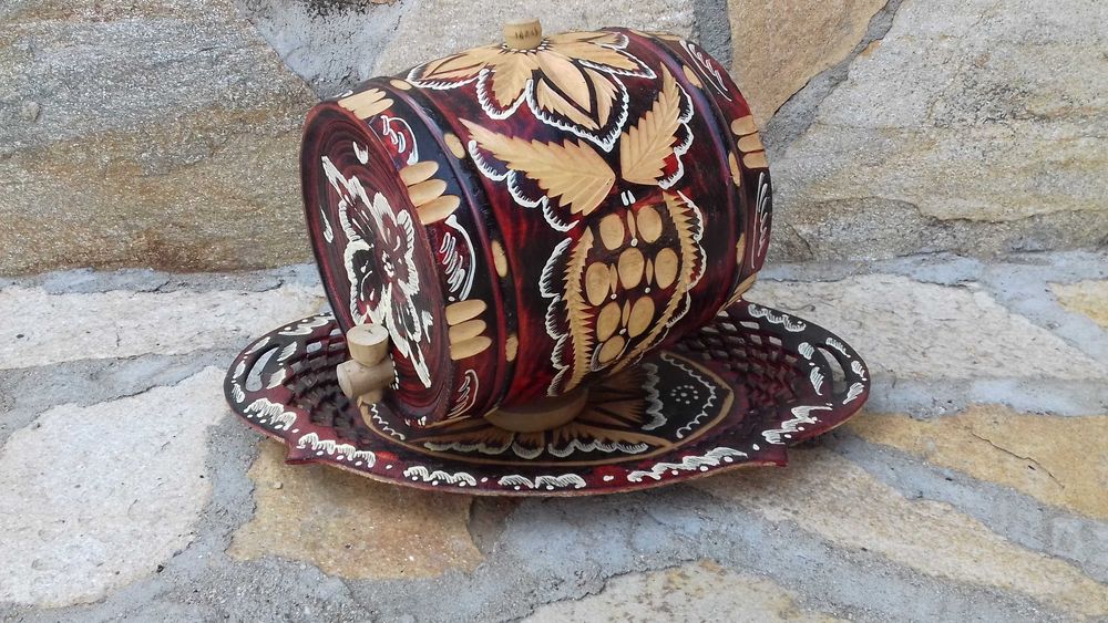 Буре с дърворезба за декорация