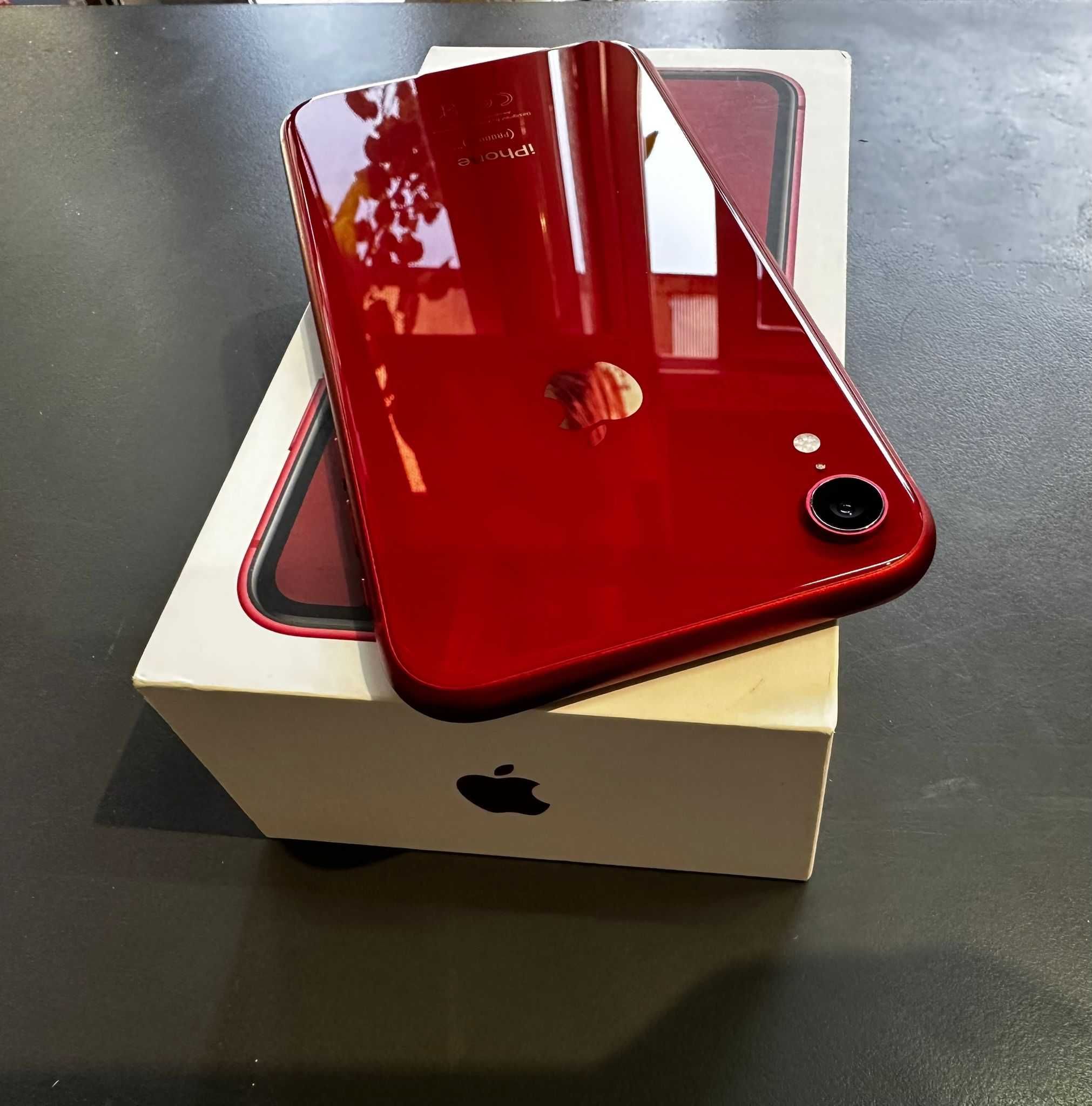 iPhone XR ! Като Нов !