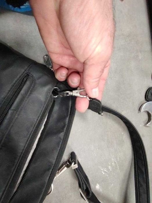 Продавам чанта мъжка Травелон