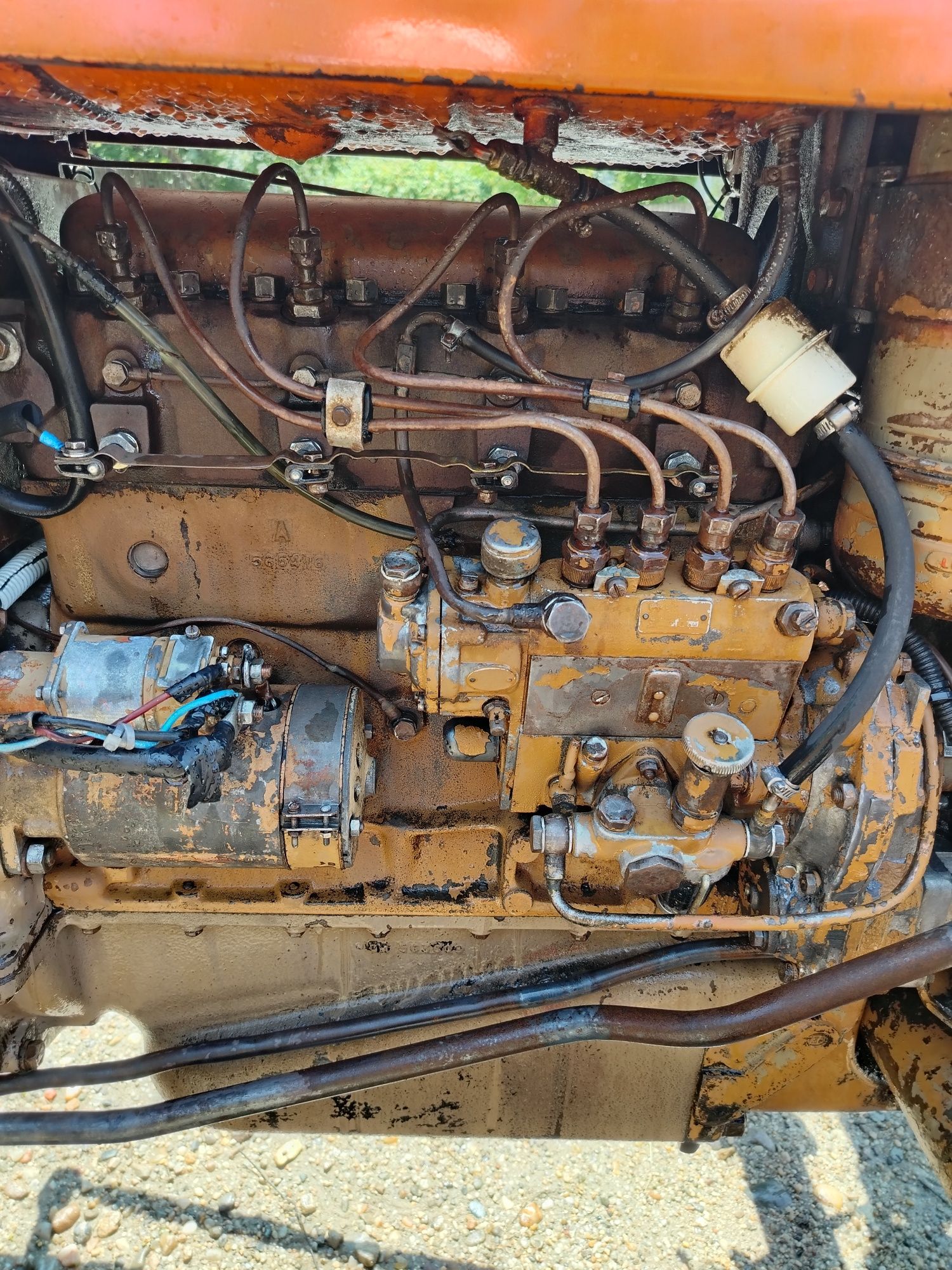 Vând tractor Fiat 411