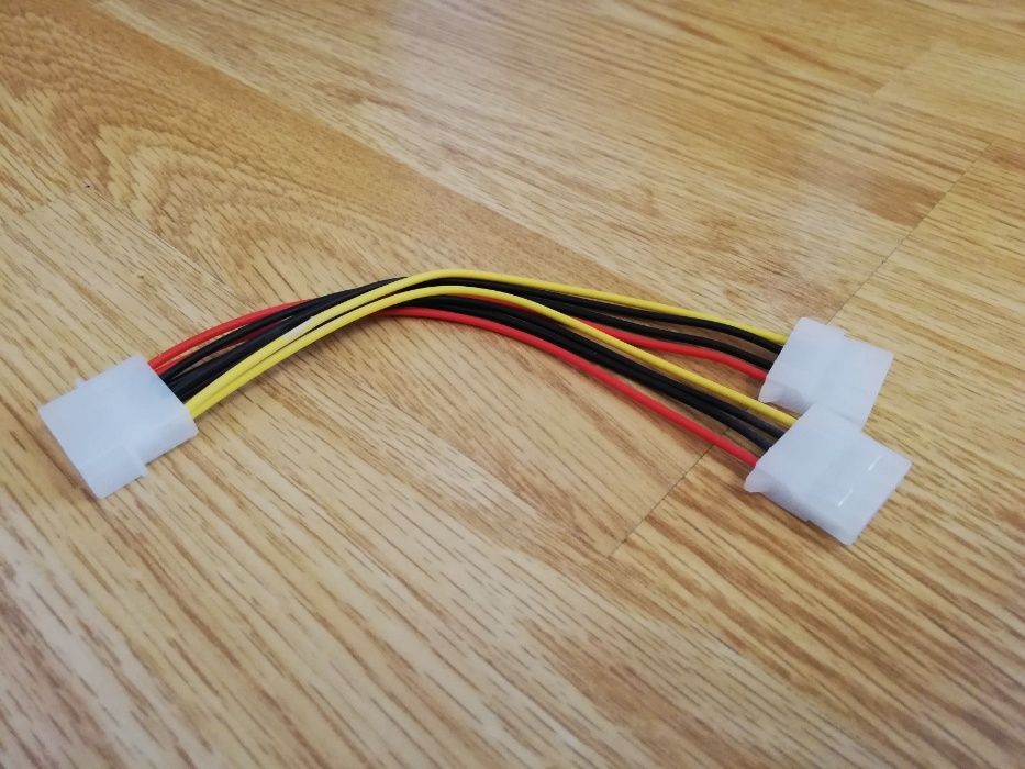 Adaptor molex la 2x Sata , molex la 2x molex