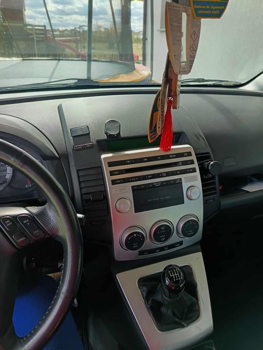 Vând Mazda 5 înmatriculată