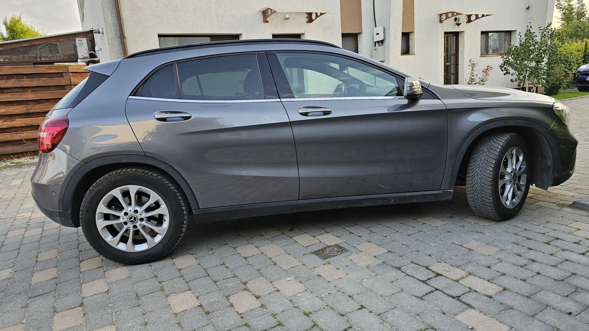 Mercedes-Benz GLA 200d Business - Diesel - Automatic - 136 hp -