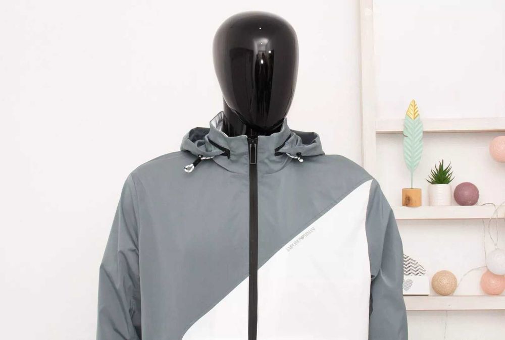 EMPORIO ARMANI оригинално мъжко яке бяло/сиво с качулка windbreaker L