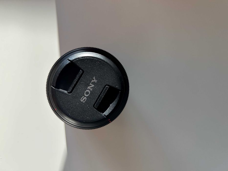 Sony 40 mm F2.5 in cutie