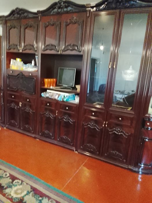 Горка для зала в хорошем состоянии