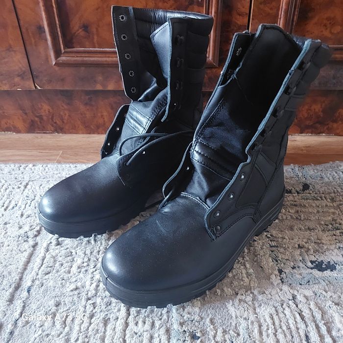 Продам берцы черного цвета