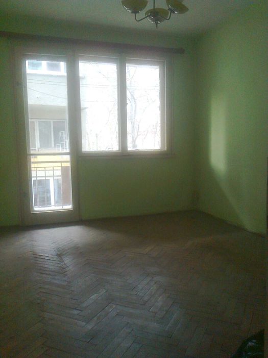 Тристаен в центъра