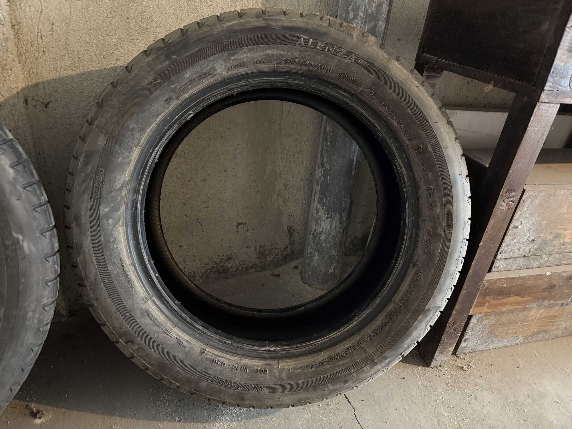Две гуми Bridgestone Alenza 001 235/55R18 V100