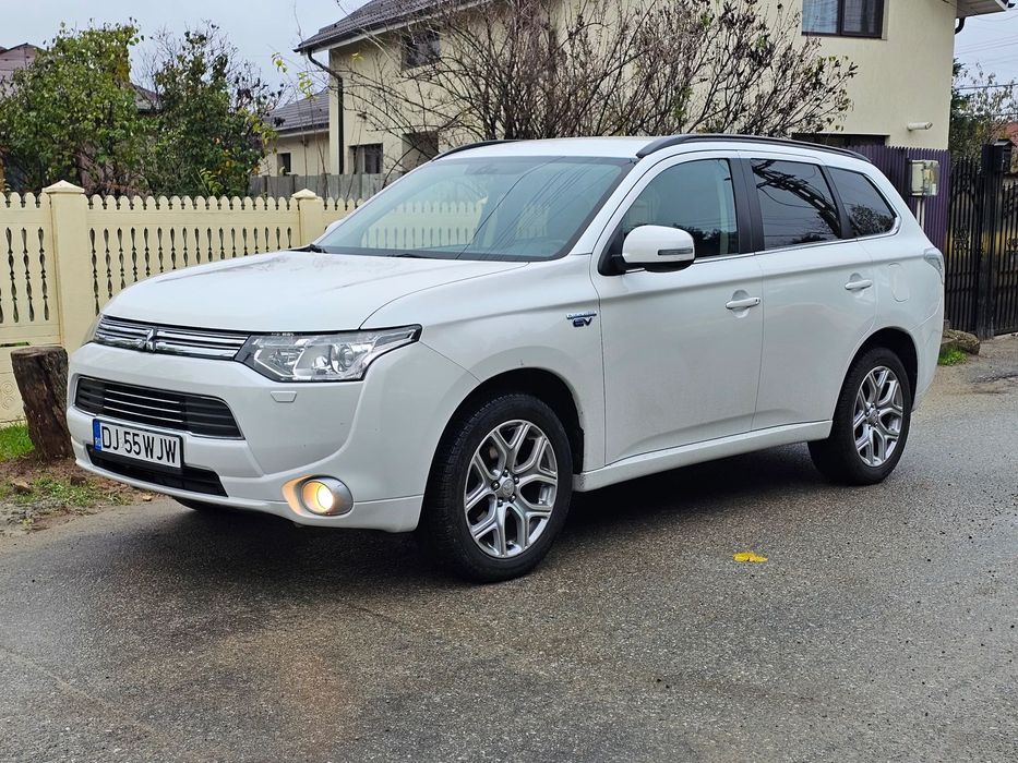 Mitsubishi Outlander Plug-in Hybrid / Masina personala