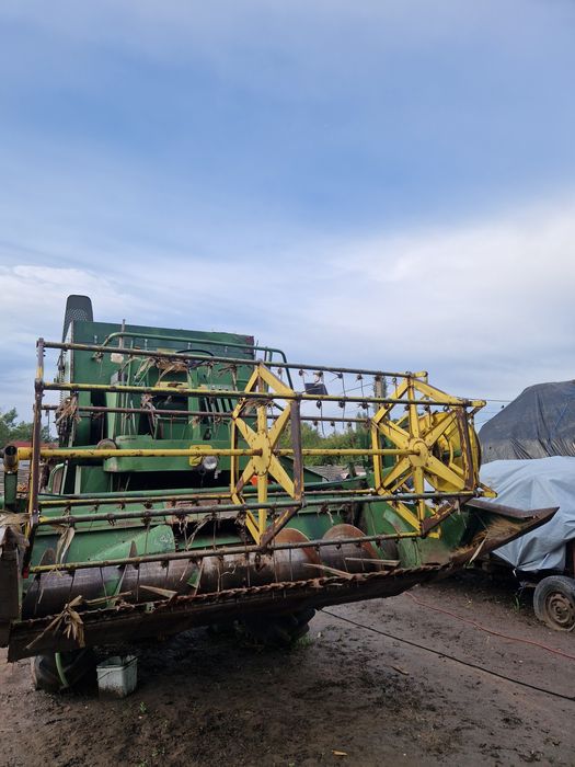 Vând combina JOHN DEERE