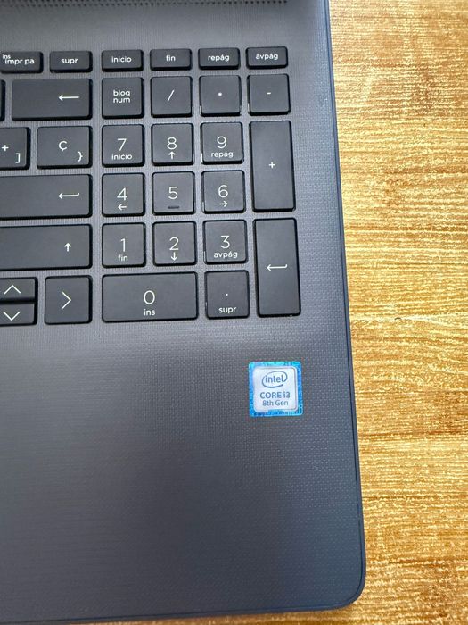 Laptop HP 250 G7,Intel core I3-8265U,8gb ram,256GB SSD NVME