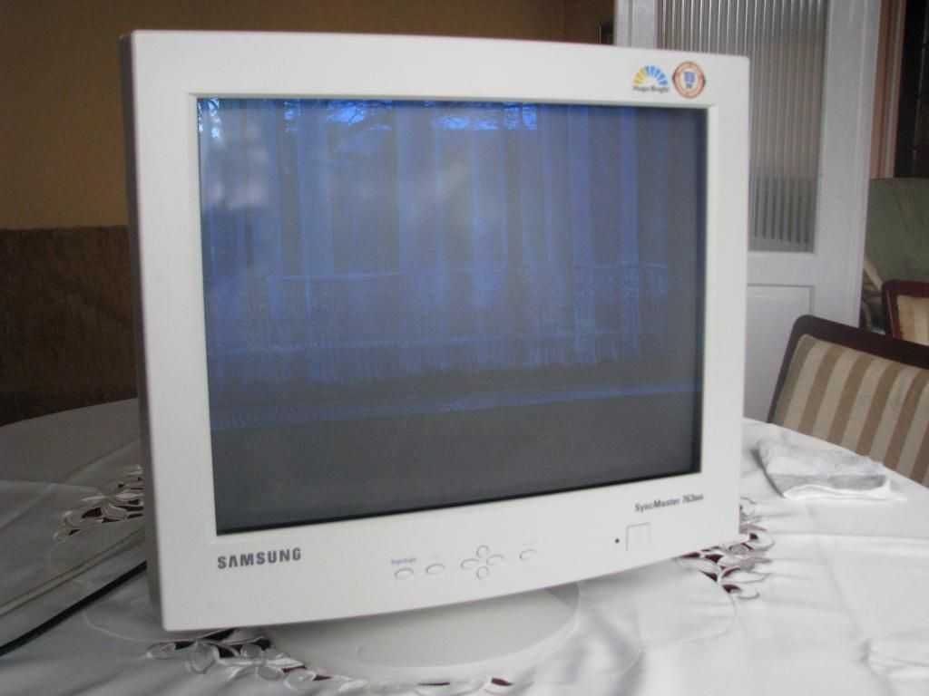Мониторы LG и SAMSUNG в отличном состоянии - 3 штуки