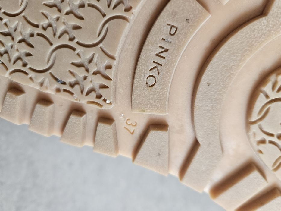 Маратонки Пинко размер 37