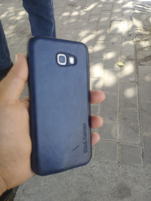 Telefonlar sotiladi