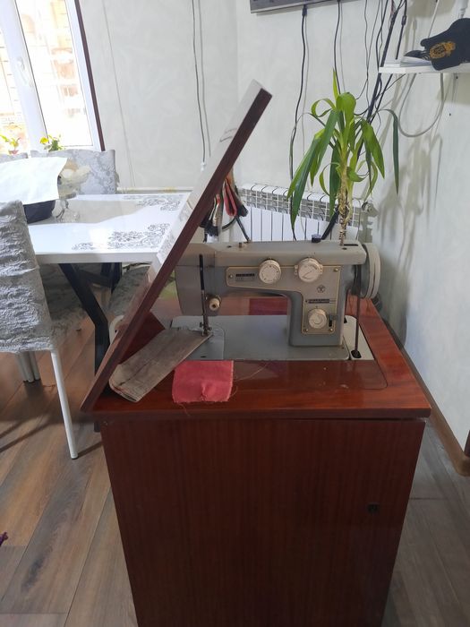 Швецная машина ПОДОЛЬСК 142