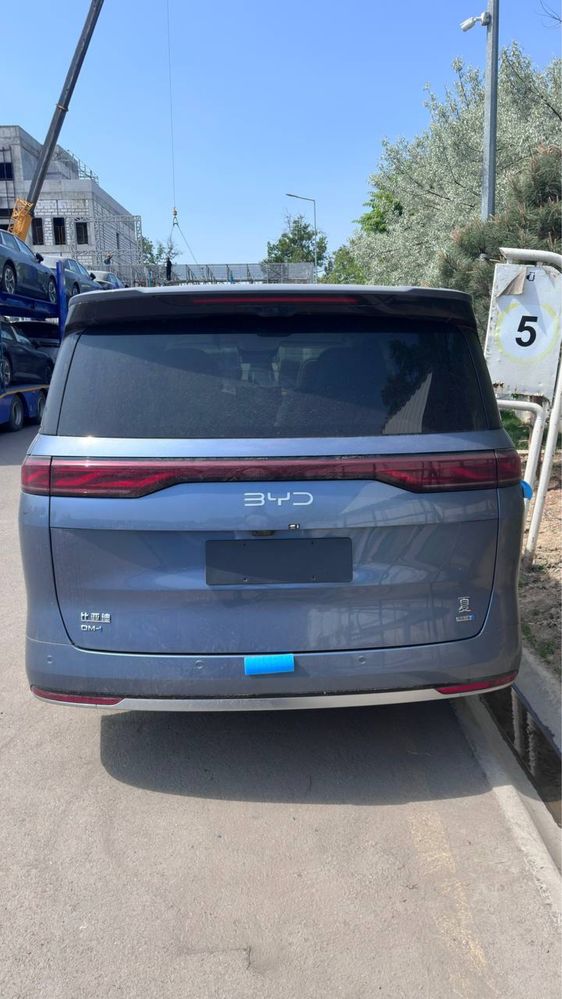 BYD XIA минивен янги божхонада