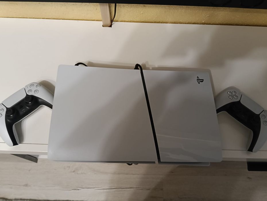 Vând PlayStation