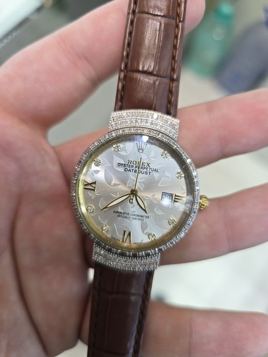 Золотые часы Ролексы с россыпью бриллиантов
750 пробы