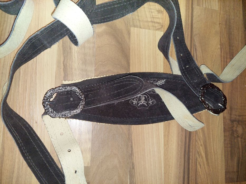 Bretele maro din piele intoarsa pentru pantaloni bavarezi