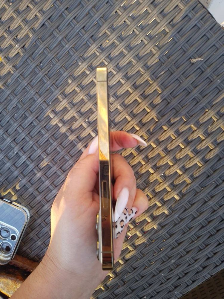 Iphone 13 pro gold