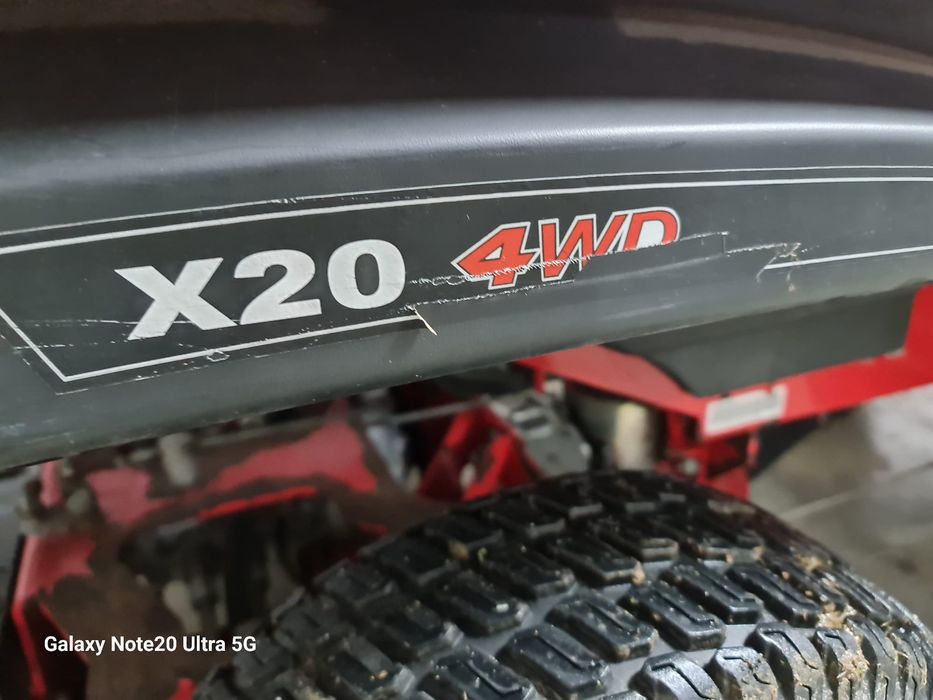 Tractoraș gazon 4x4