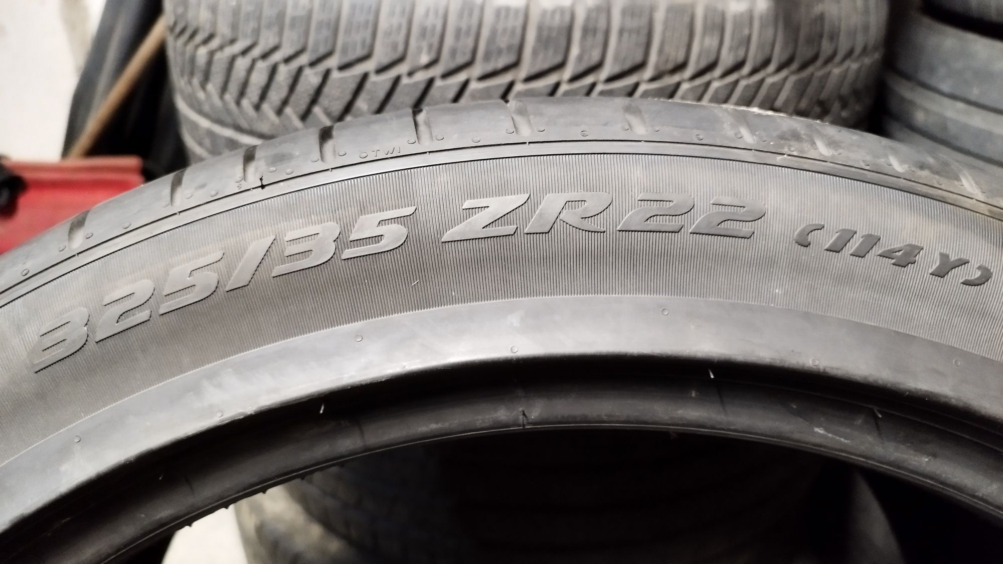 Pirelli 325/35/22