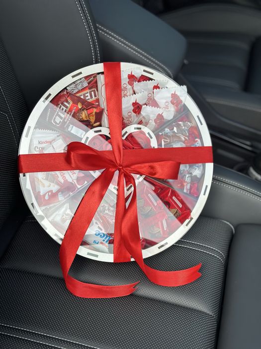 cadou box cu dulciuri kinder