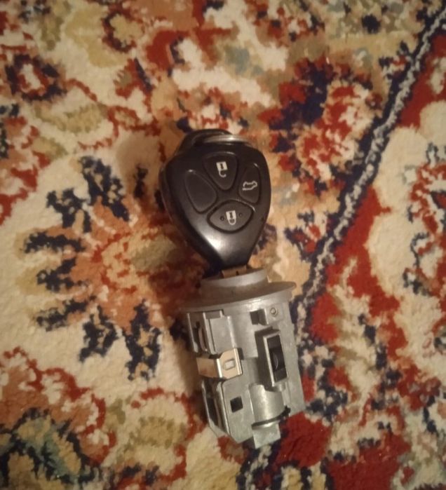 Замок зажигания Тойота