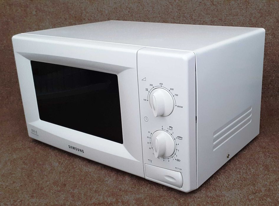 Микровълнова фурна Samsung за ремонт или части.