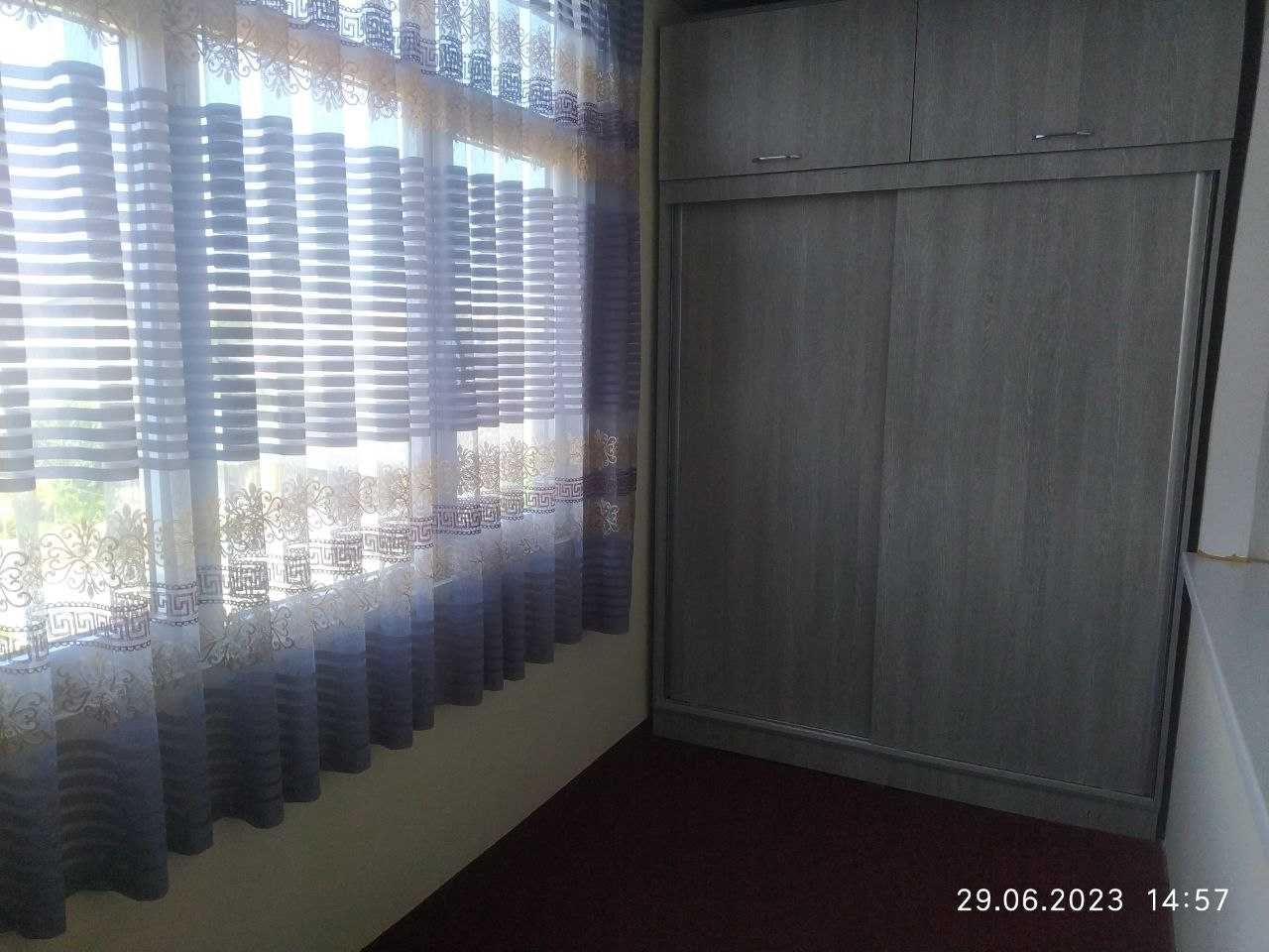 Квартира сотилади. 5 мкр Сомий 4 этажда 3 хонали килинган узи 2 хонали