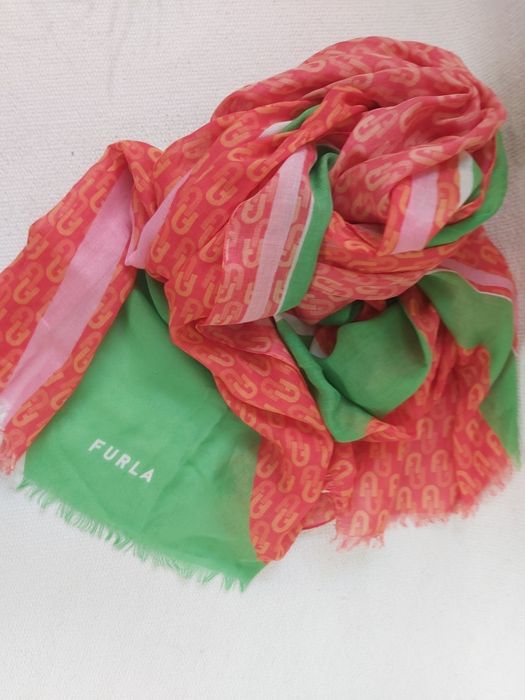 Многоцветен шал Furla