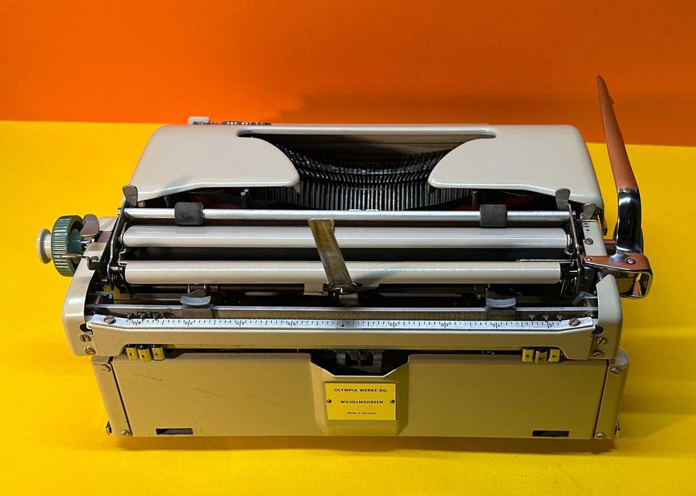 Пишеща Машина Олимпия Olympia3 Цвята Кирилица нова лента топ състояние