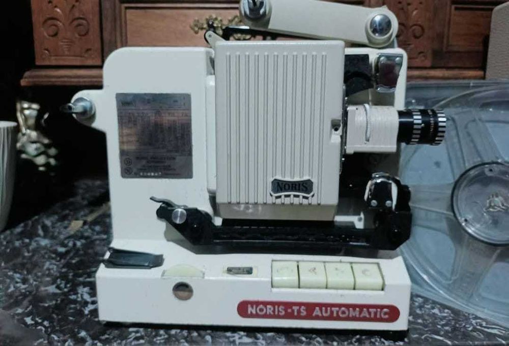 Proiector Noris pentru filme