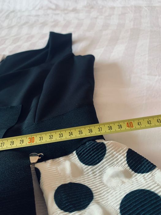 Rochie neagra, noua cu eticheta