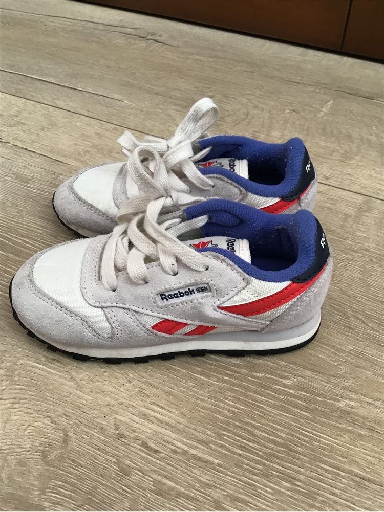 Vând adidasi marca Reebok marimea 24,5 pentru copiii